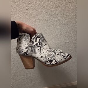 Matisse Snakeskin Boots Size 6